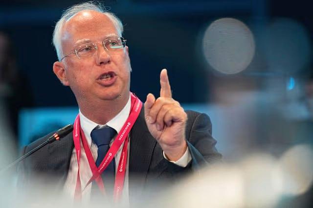 俄罗斯直接投资基金负责人、克里姆林宫国际经济合作特使基里尔·德米特里耶夫，近日狠