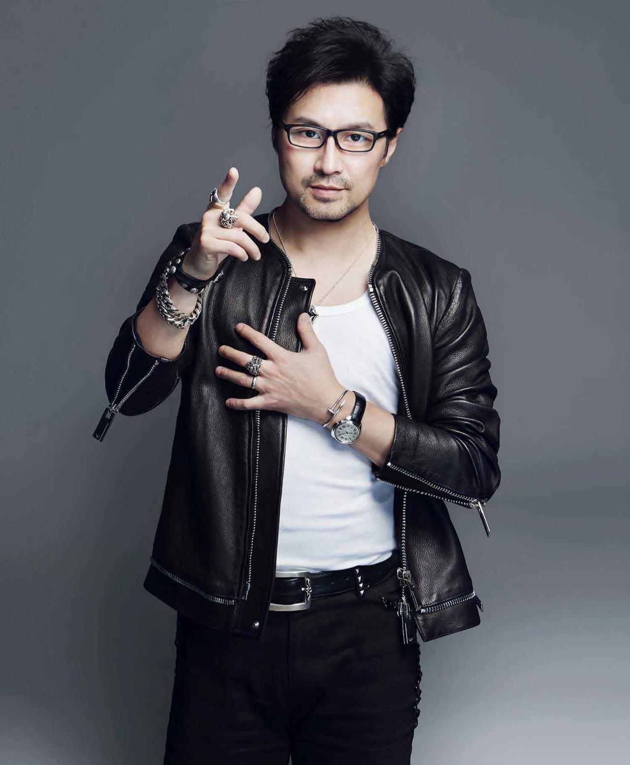 汪峰真是一个难以评价的男人。你说他是个好男人吧，他却在结婚离婚的道路上不断折腾，