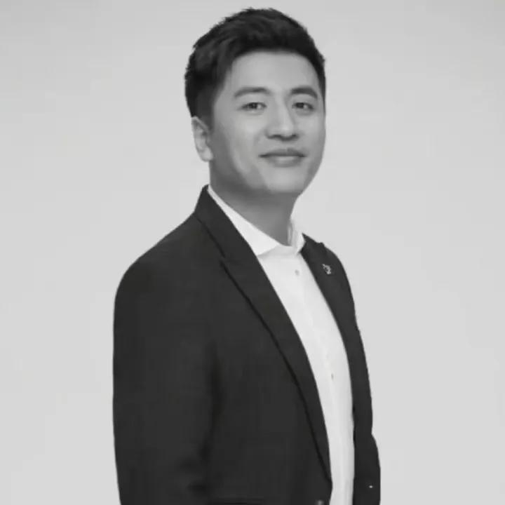 41岁的张雪峰走了

这给所有中年人都提了个醒

人活着，最重要的不是身家过亿，