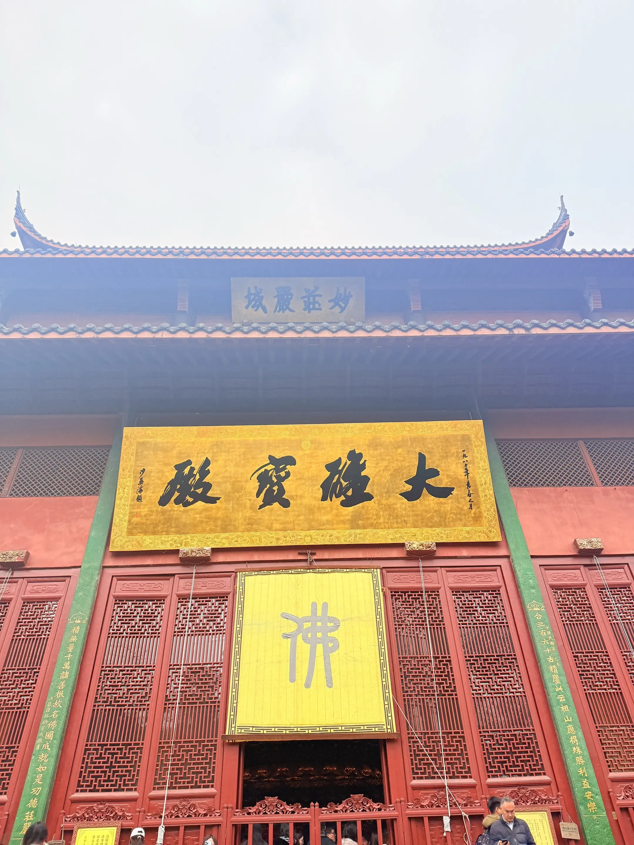 其实并非万物疗愈了你， 而是你在选择放过了自己。 一念放下，万般自在。...