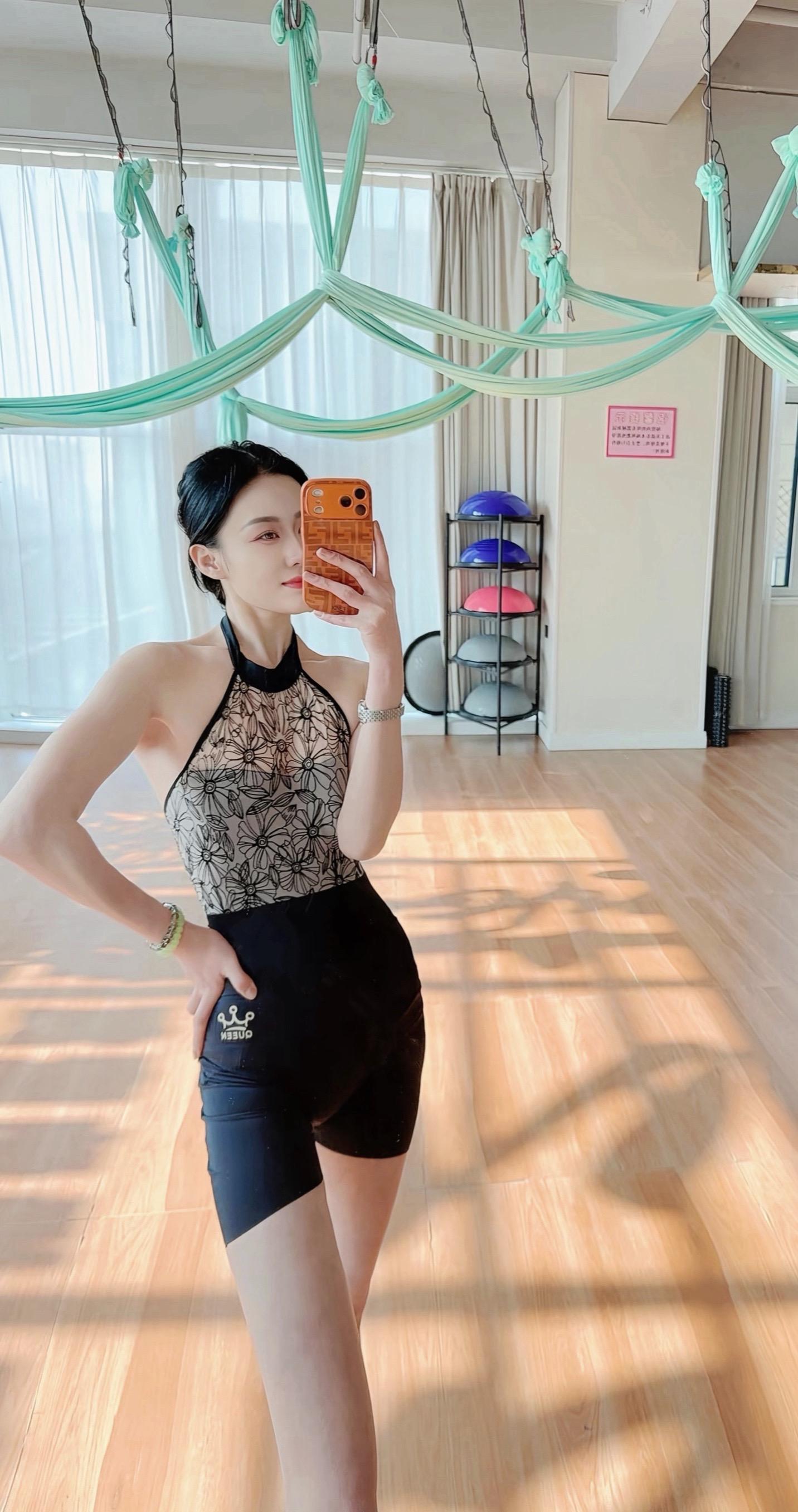 所有美都带着能量，女人一定要爱上与美有关的事业，成功了显眼 不成功也养眼.