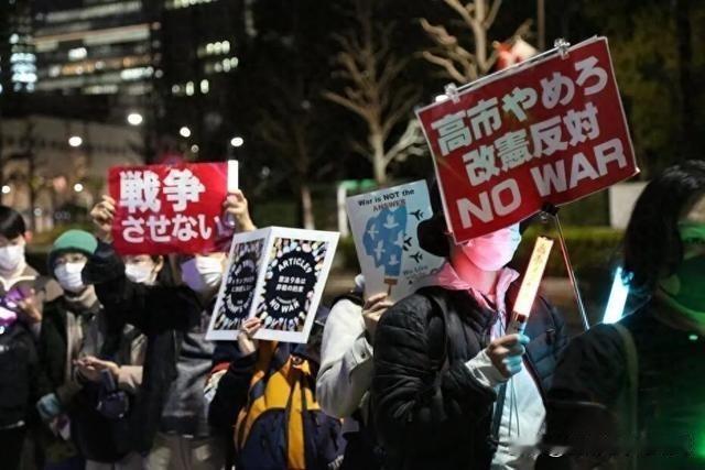 高市早苗的国内支持率下降了！

据报道，日本媒体在日本国内进行了一次舆论调查摸底