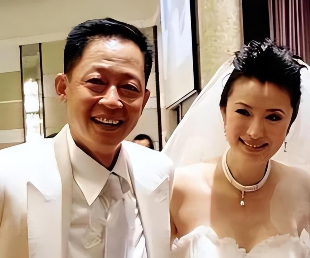 那年，陈坚红约王志文到饭店，低着头说：“我有了。你如果不想结婚的话，我会自行处理