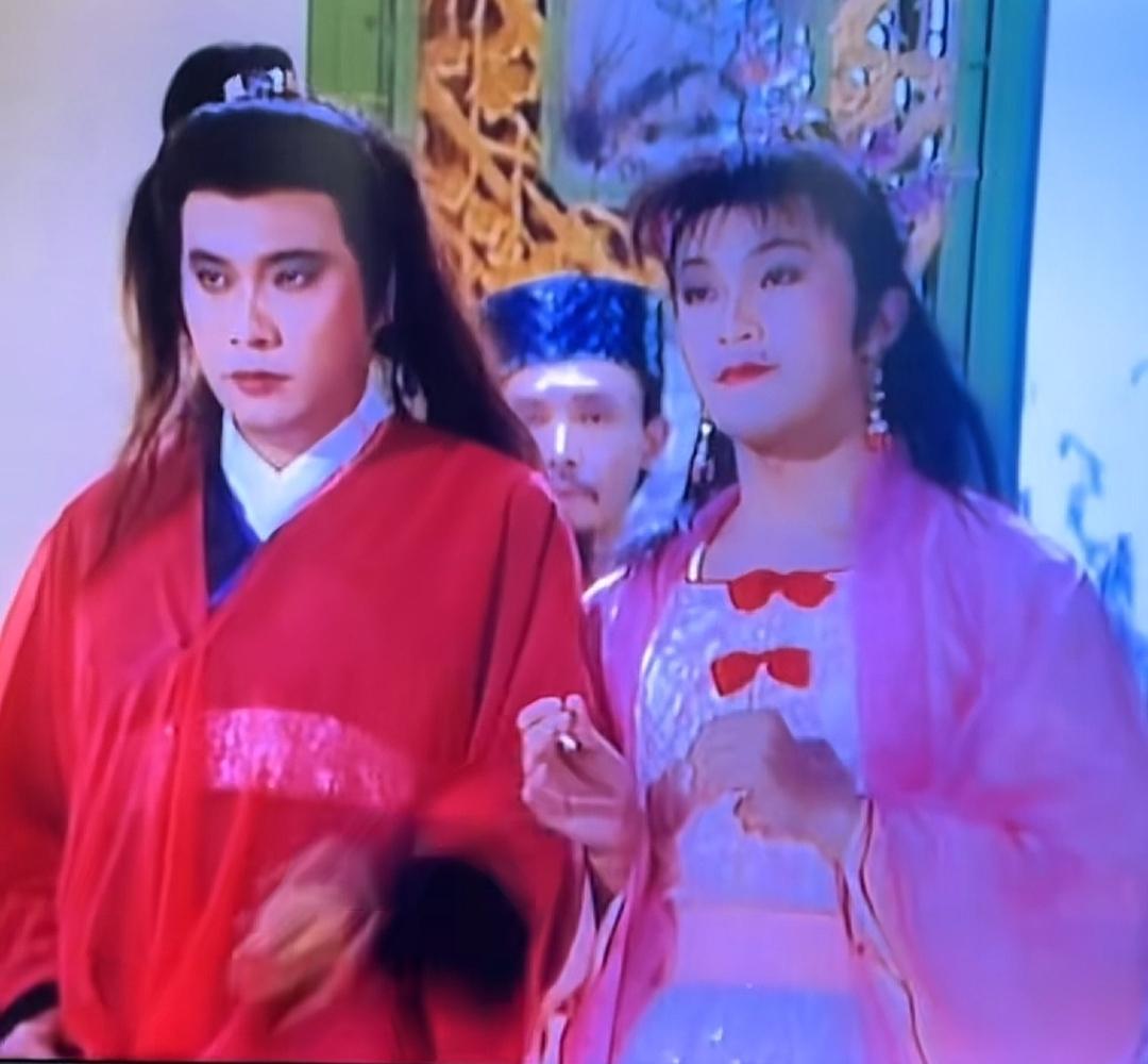 古装剧里的角色在表演。谁能告诉我这两位是谁，哪部电影🎦。有看过的吗？请告知[作