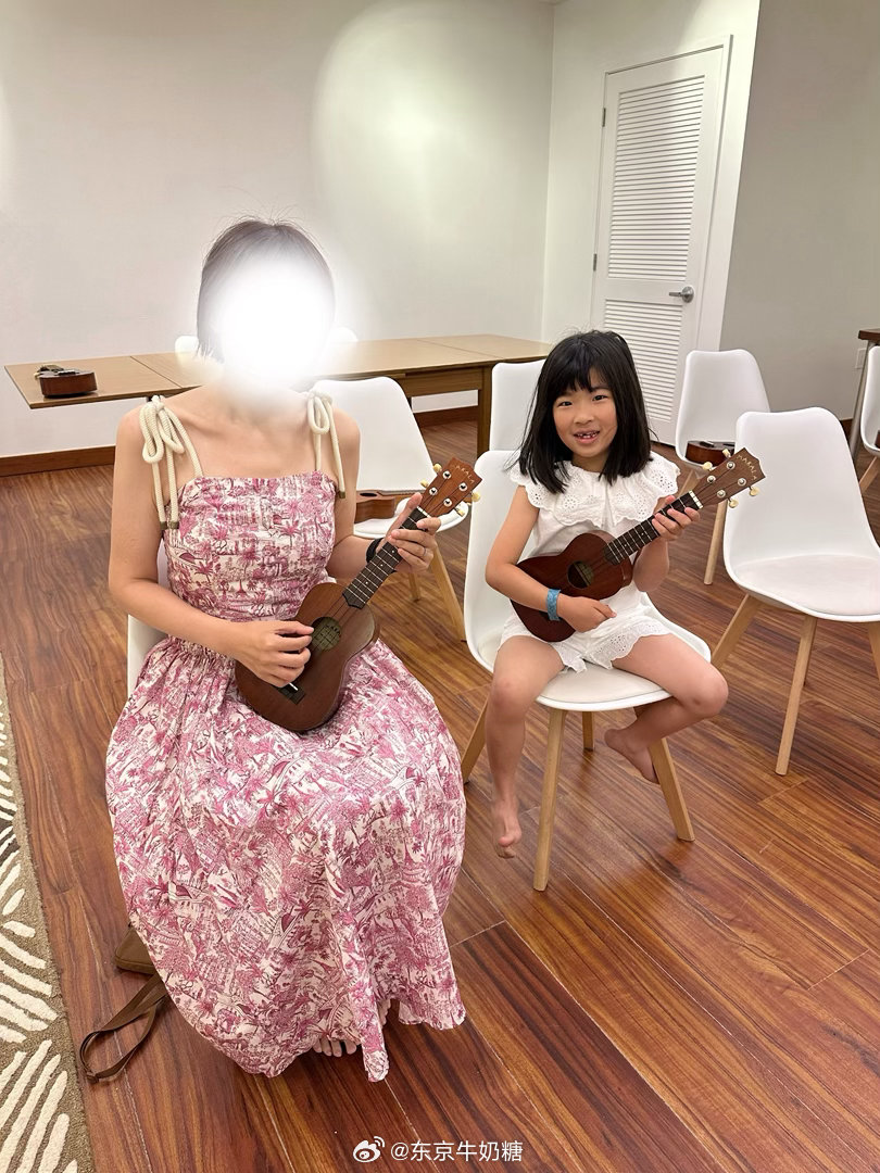 呃睡了4小时没洗脸没刷牙就起来上乌克丽丽课了。上完乌克丽丽上hula舞，上完hu