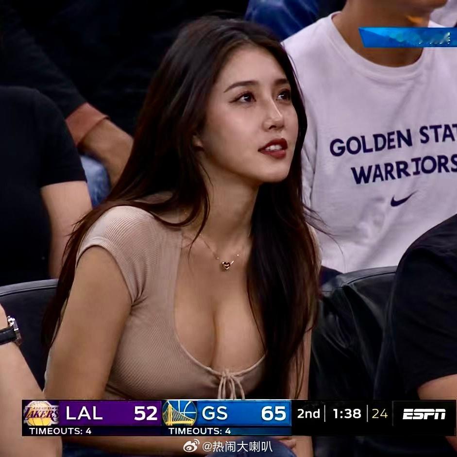 美女总部  她是谁啊？