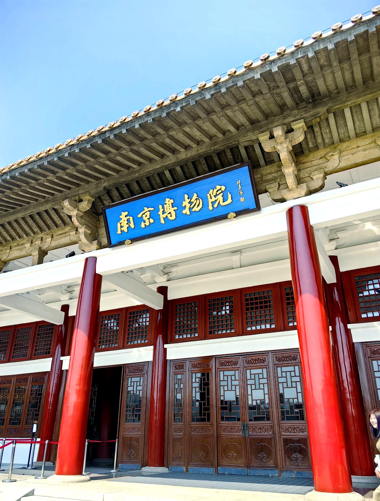 南京博物院轰动全国的事，就此画上了一个句号。不过，网络上很多人意难平，他们问:徐