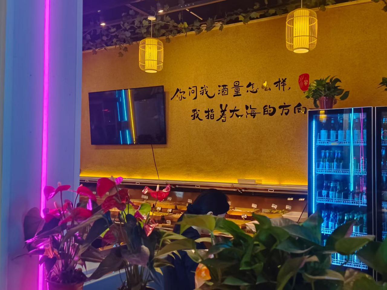 智者喝茶，英雄喝酒，你喝什么智者喝茶静心沉淀，英雄喝酒快意江湖。我不刻意附庸风雅