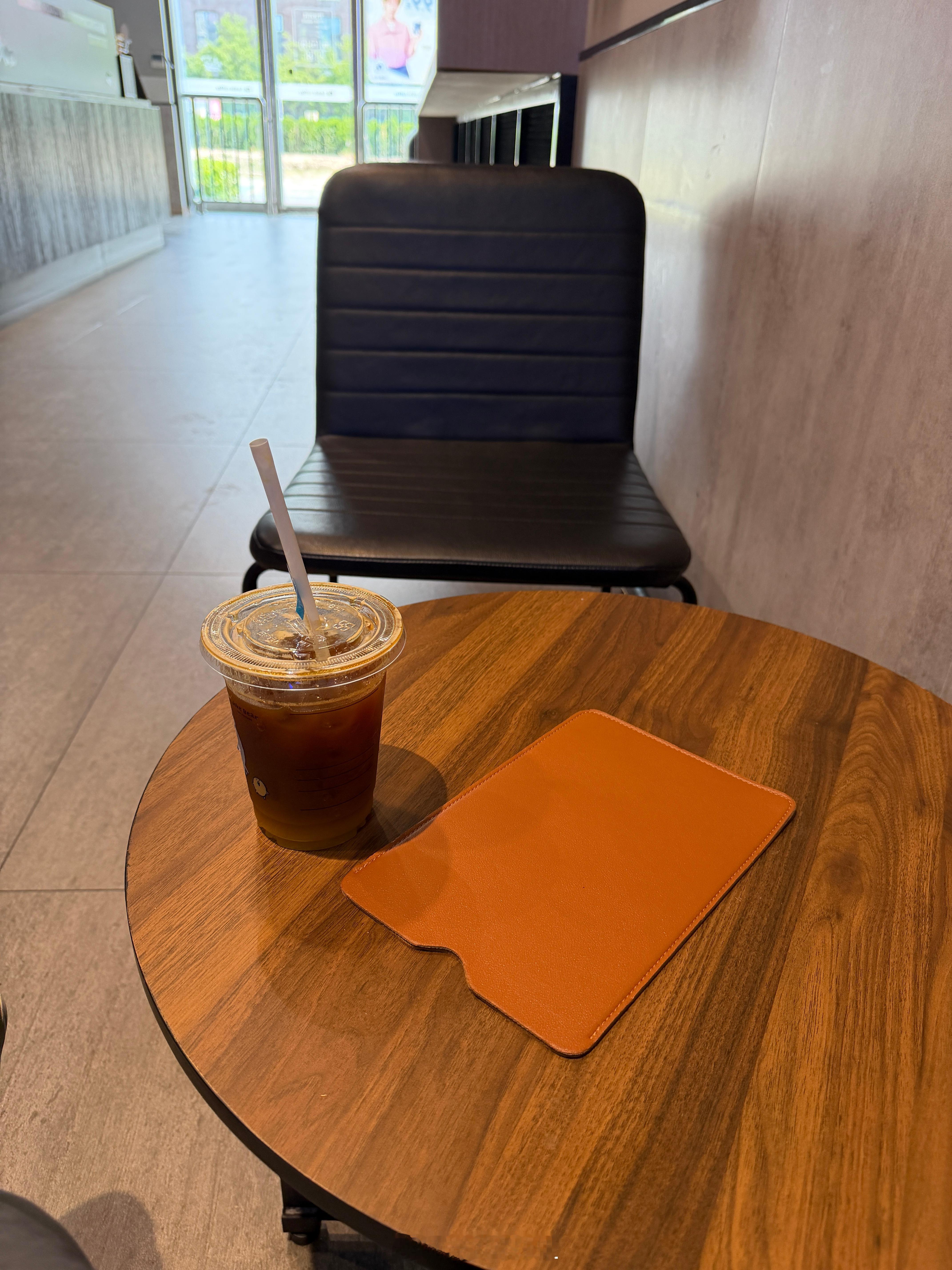 橙 c 美式，楼下坐一会 