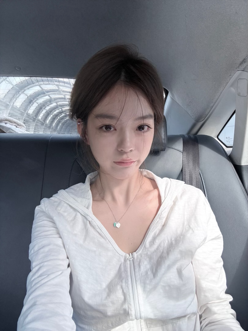 哈哈肿的还有人样吗[微笑] ​​​