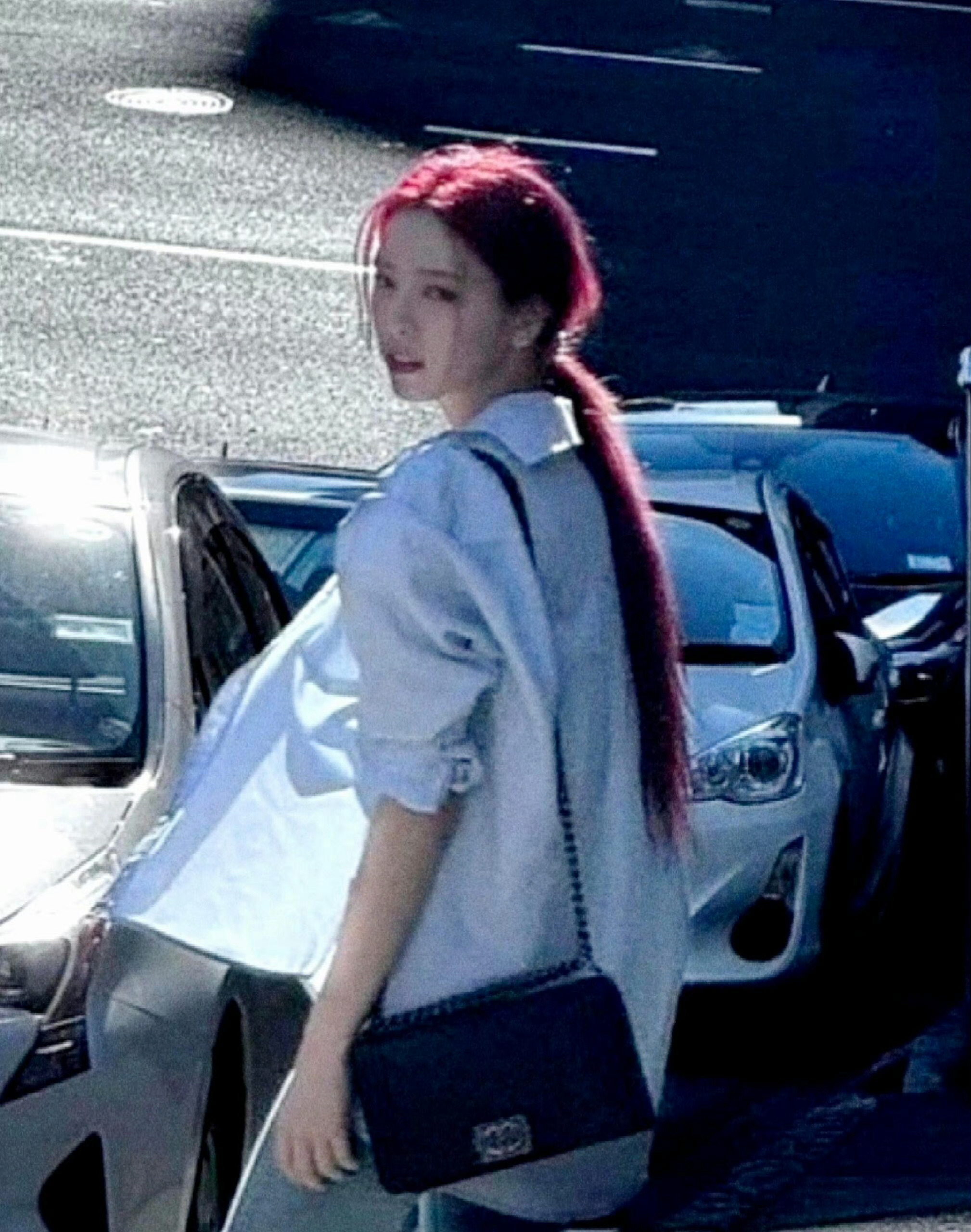 【申有娜】快穿热血漫的结局 大战后主角站在阳光下最后一次回望这个世界 转身踏入虚