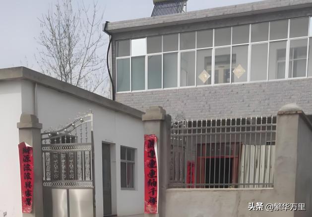 老家邻居的儿子高考成功考上985，因没时间参加酒席，我随礼300块钱，万万没想到