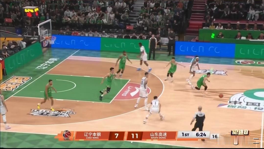 CBA12进8的对决，堪称本轮最大冷门。山东高速从首节便打出气势，一路压制卫冕冠