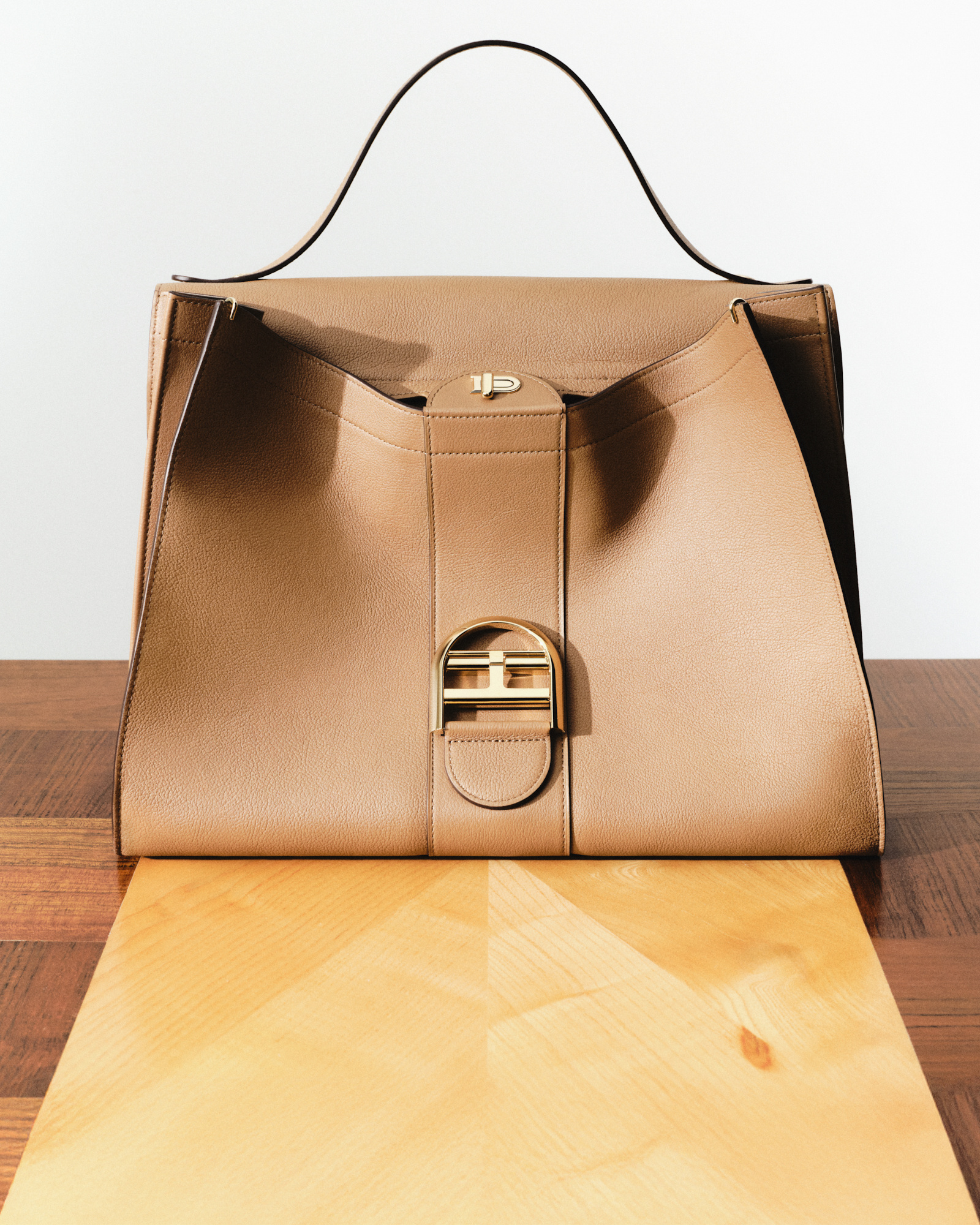 Delvaux 推出的 Brillant Tempo 新手袋  ～  👜 ​​