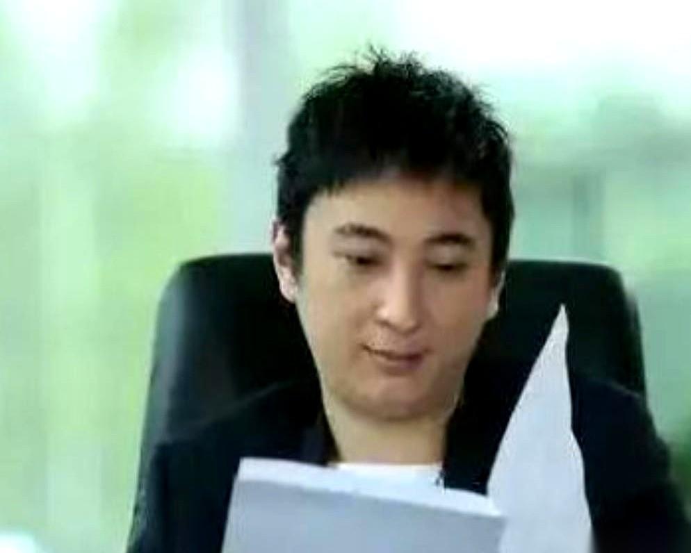 吴京一个电话打过去：“兄弟，我这有个富二代角色，给你100万，来不来？”
王思聪