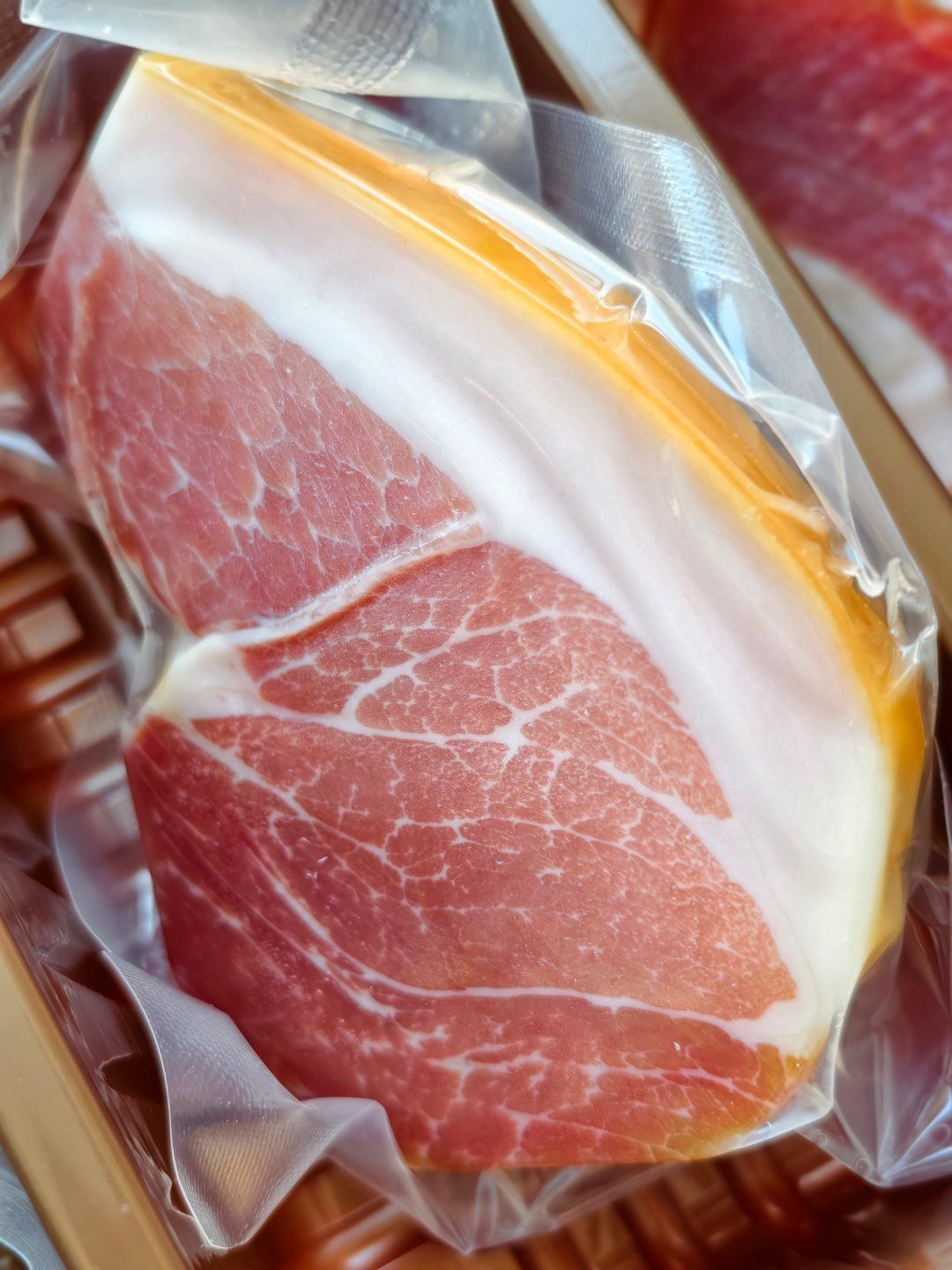 收到小朱投喂的云南火腿和蓝莓，火腿还没来得及吃，等我这段时间忙完找教程好好研究一