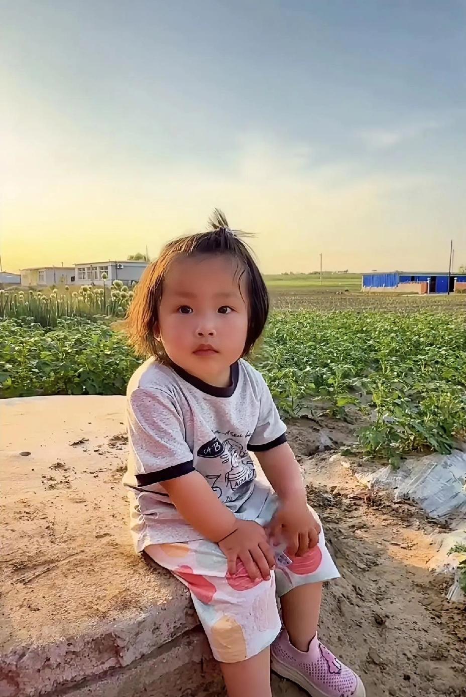 一开始我其实并没有看上小胖，是我老妈觉得这孩子踏实靠谱，极力劝我好好相处。
命运