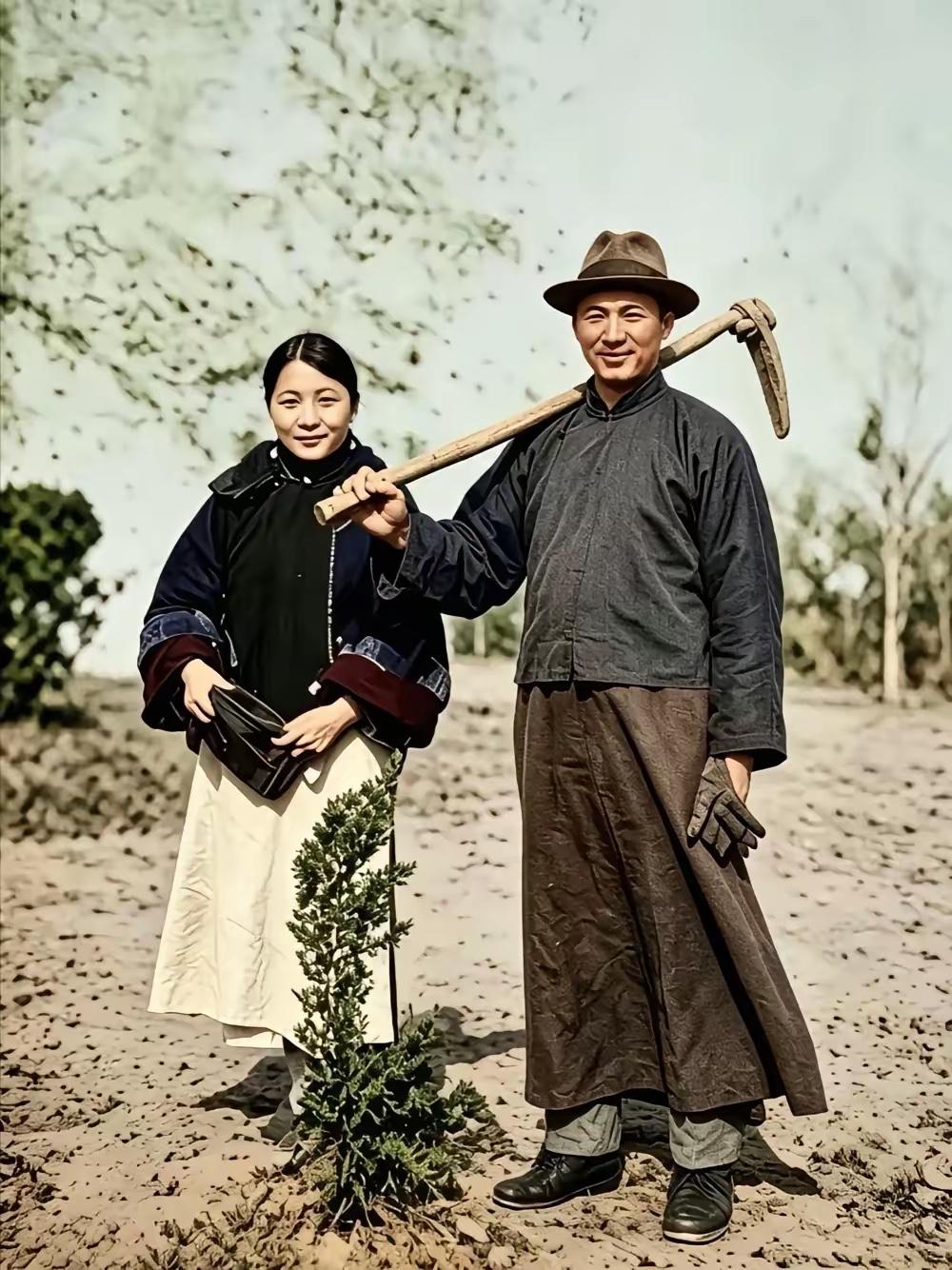 千万不要被电视剧给骗了，这才是宋美龄真实的容貌，宋美龄长得一点也不美。