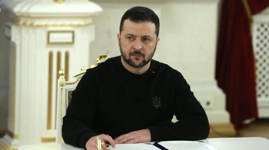 图文：泽连斯基：下令向军方提供5万套地面机器人系统

乌克兰总统弗拉基米尔·泽连