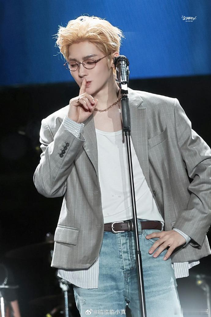 侯明昊读完这句话直接红温了 没有剧本感全是真实反应🥹侯明昊温柔走心表达心意，句