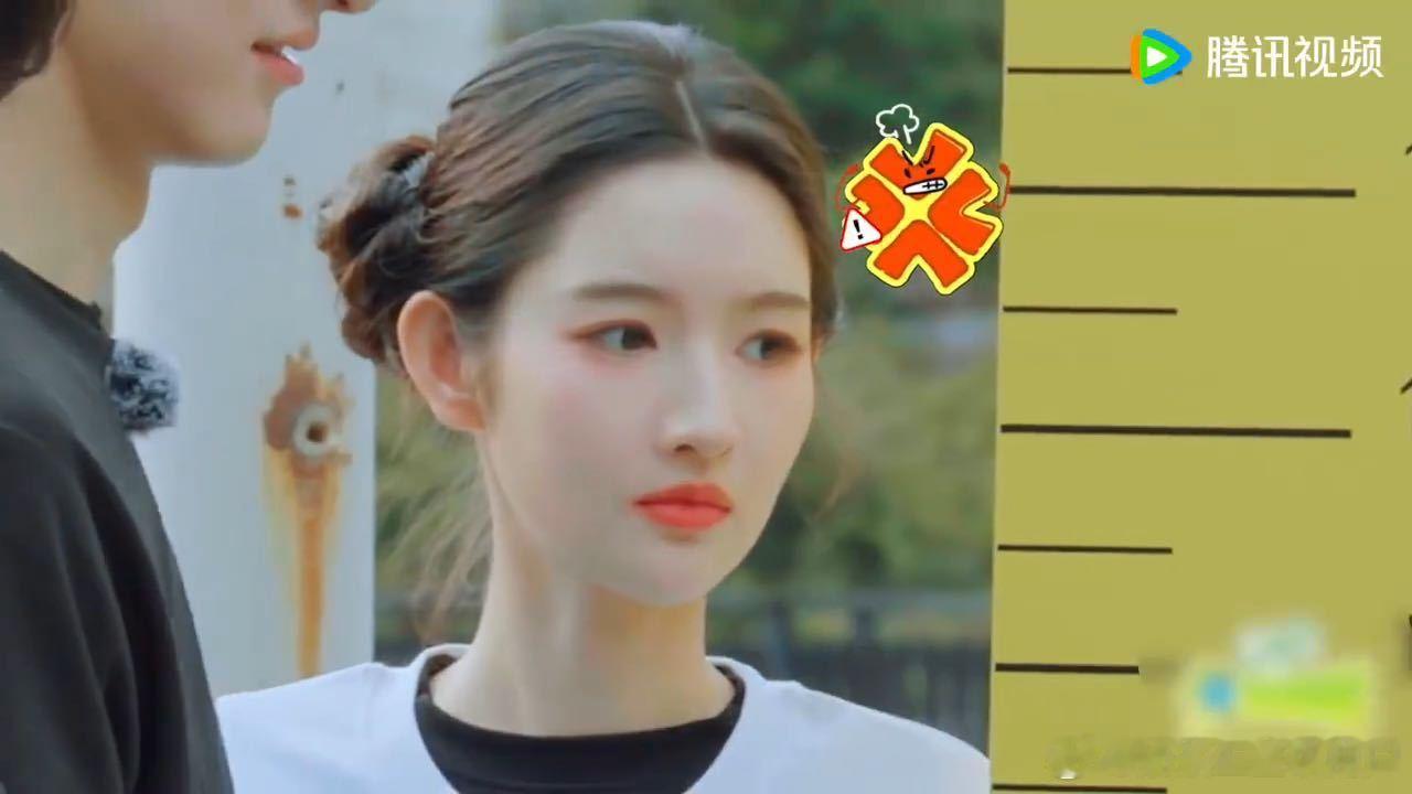 王玉雯辟谣身高180王玉雯官方身高172 王玉雯现场量身高了，172实锤。她那个