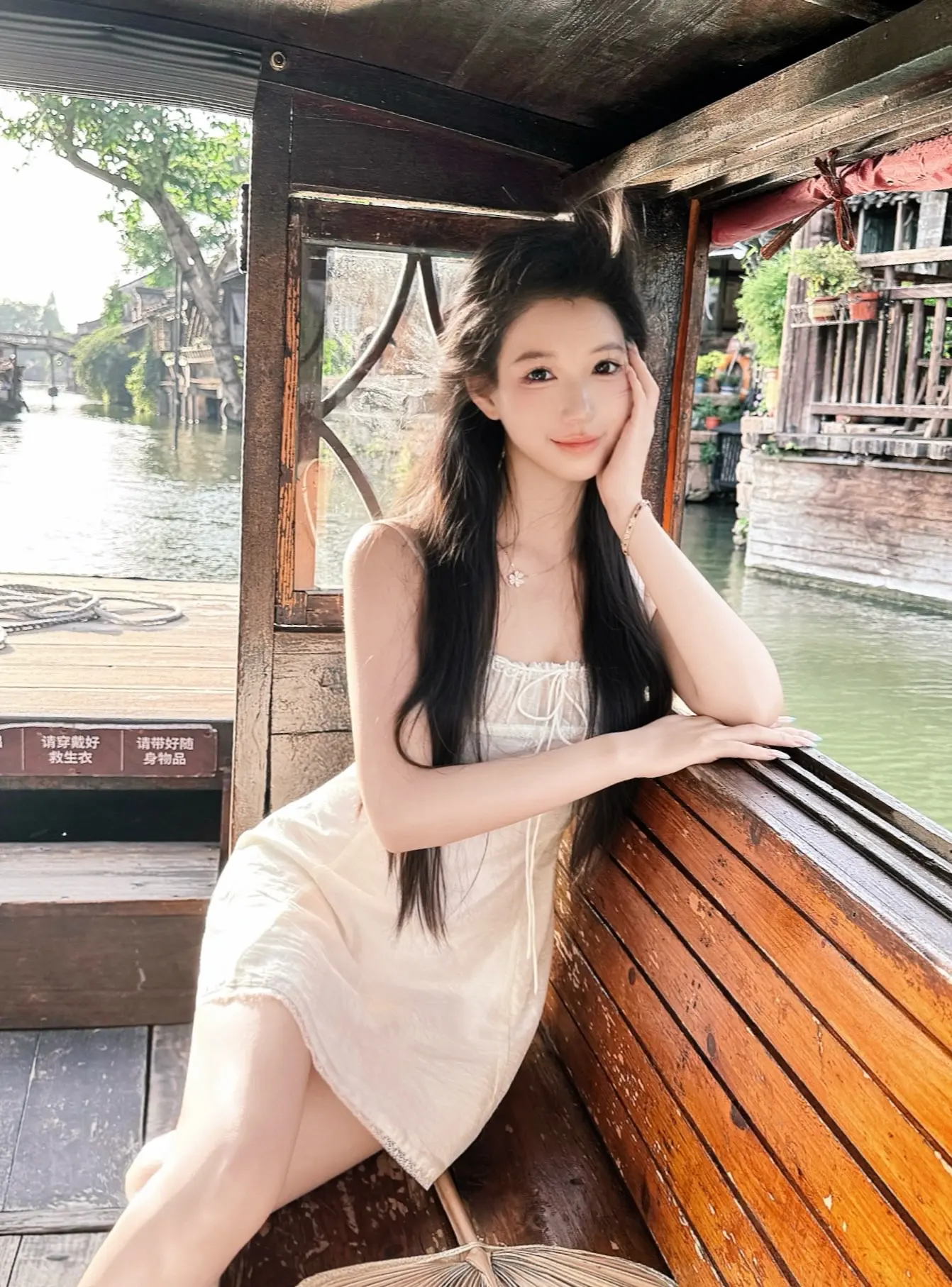 一朝入乌镇 满眼是江南