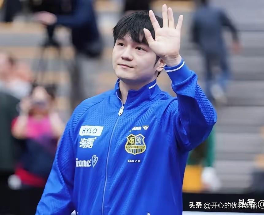 东哥又赢了，而且还是一单两分。
最好笑的是，第一盘对手不是队员，而是教练孟庆宇。