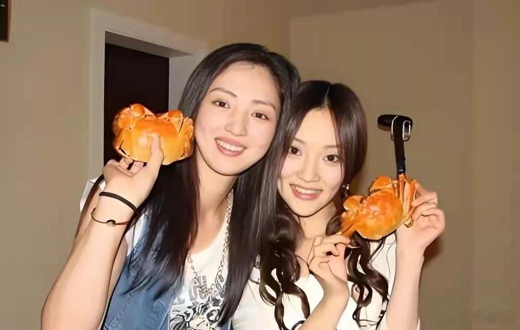 李小璐董璇合照，相差1岁差距一目了然！ ​​​
