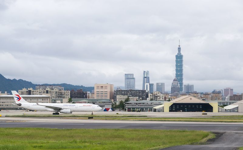 东部战区开展对海打击等科目演练台湾民航局表示，由于解放军东部战区将于12月30日