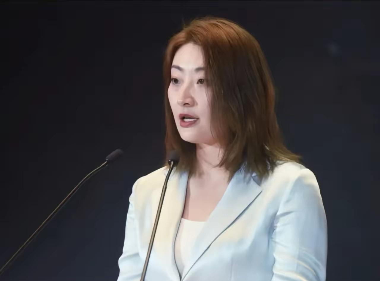 周遭各种声音涌过来，不少经营主体会直接踩下刹车，暂缓新项目规划。
 
各类议论死