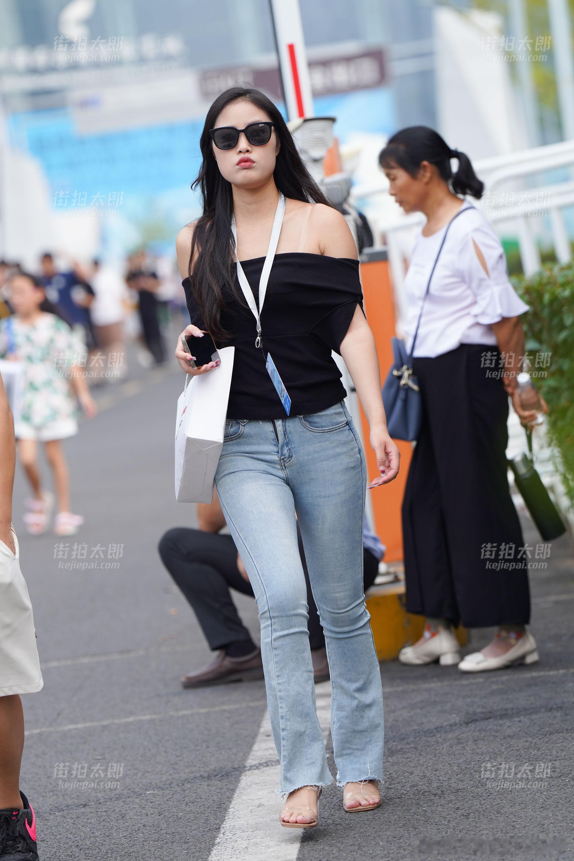 #街拍美女# ​​​