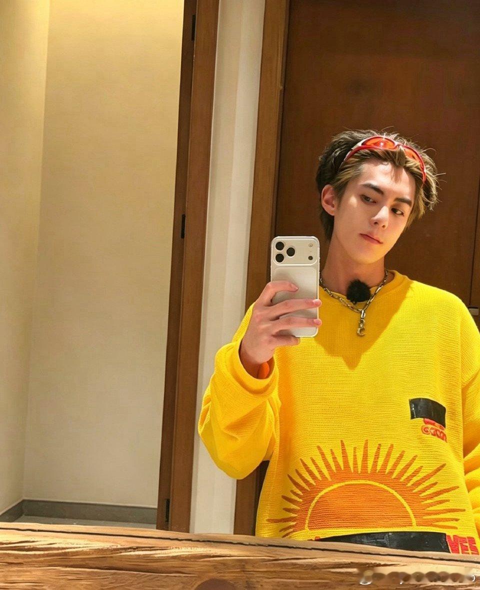 湖南卫视把王鹤棣置顶了湖南卫视直接把王鹤棣《亲爱的客栈》片段置顶了，我想说爱上王