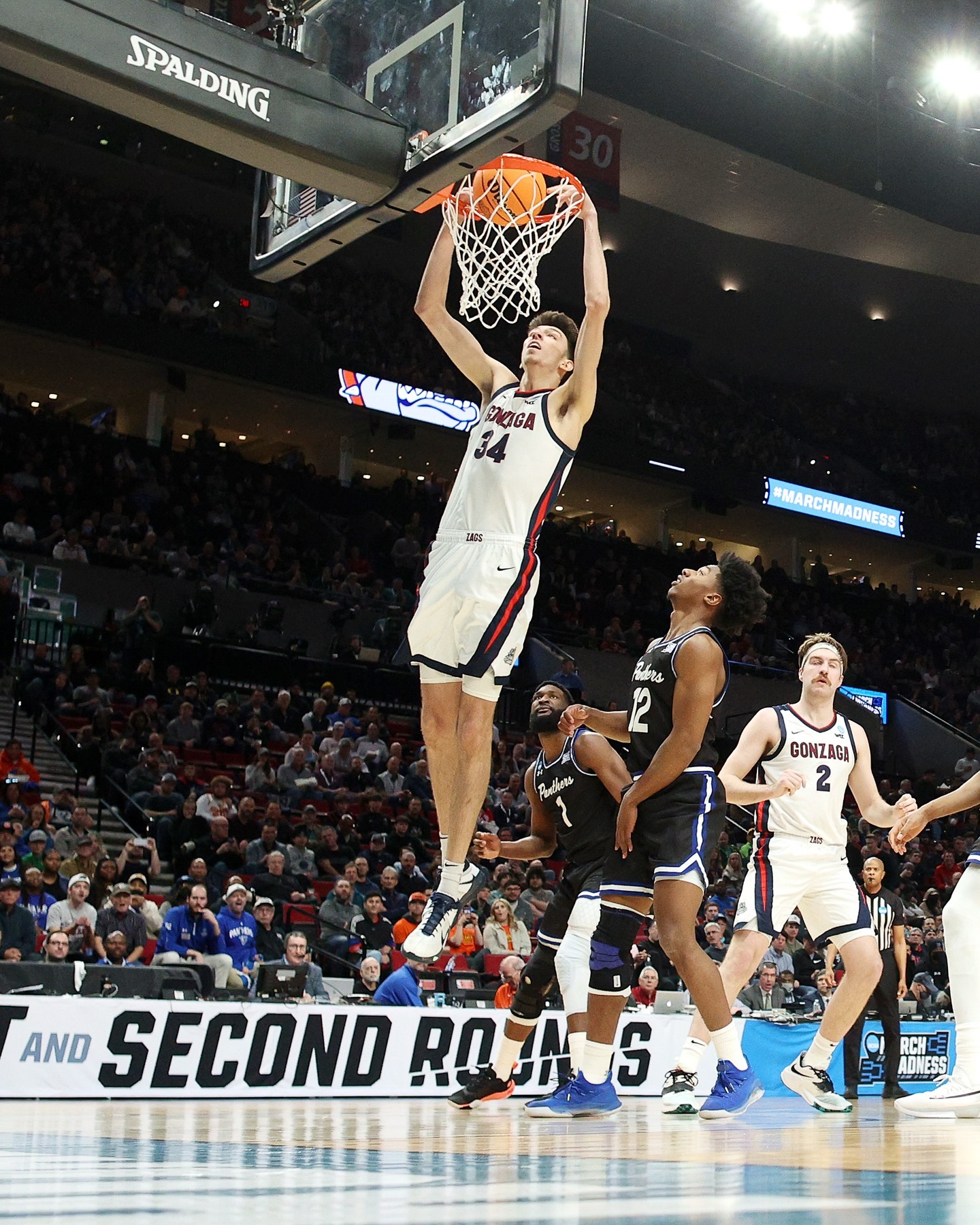 疯狂三月来袭，雷霆官方晒照回顾队员们的NCAA生涯！雷霆战胜篮网雷霆vs篮网雷霆
