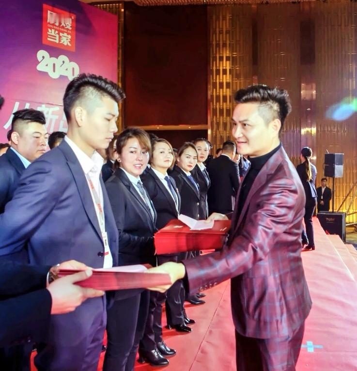 锅铲上的湘菜魂：胡建波的匠心与哲思

文/中国湘菜文化大师   邓杰

从洞庭湖