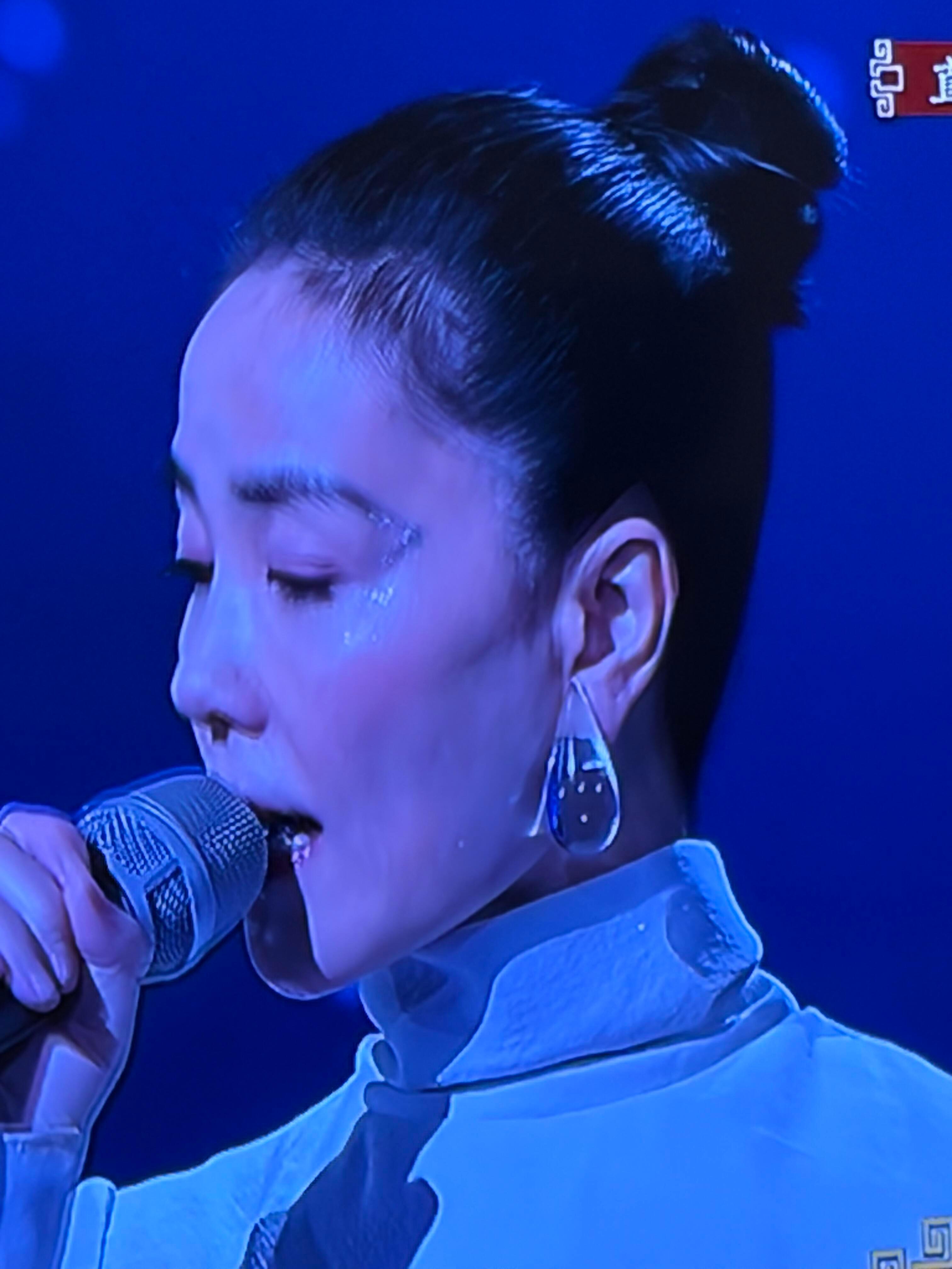 菲姐，这次妆造真的很佛，感觉就差一个簪子啦…… 