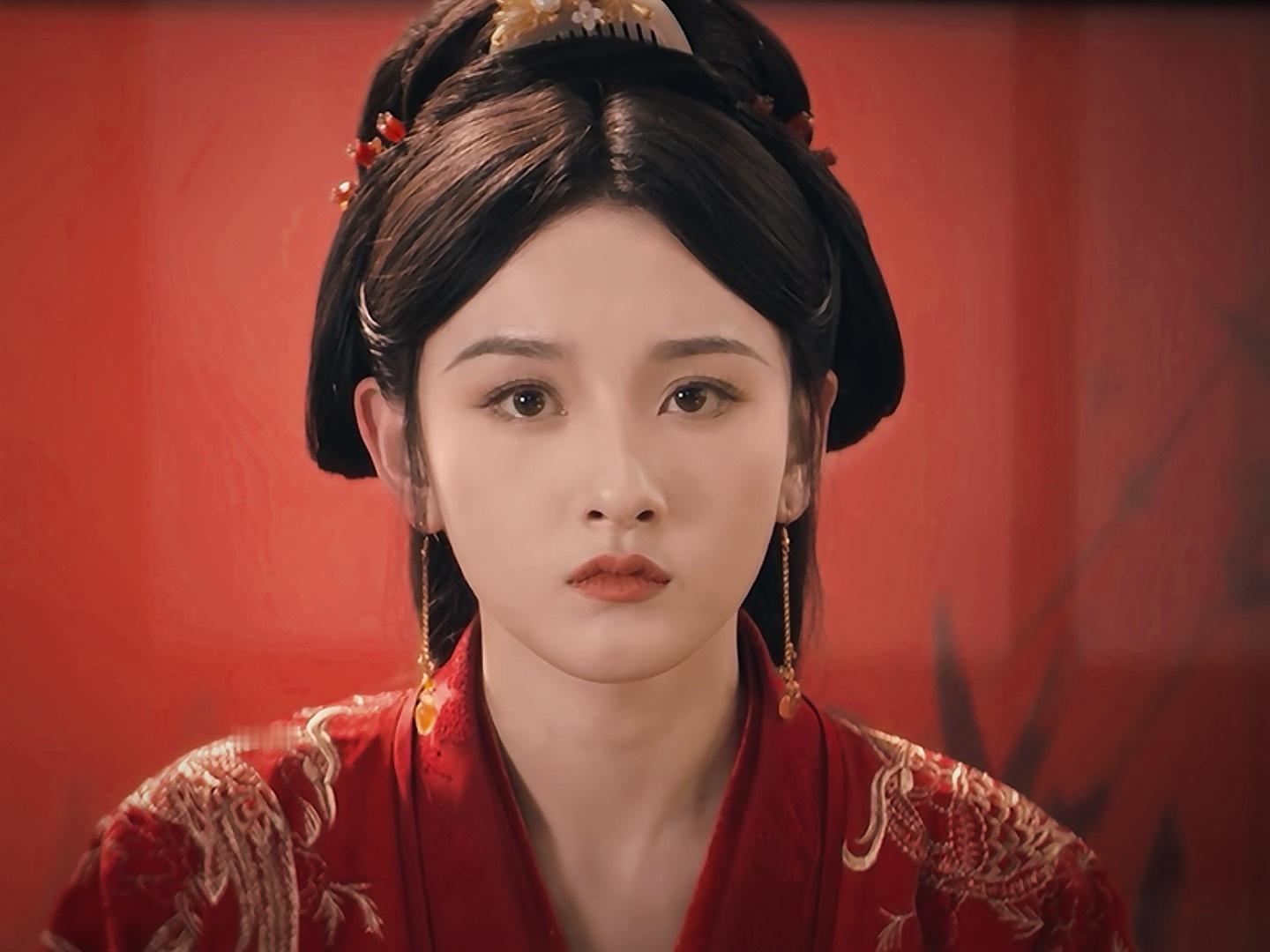 掀开帘子看到这样一张脸谁会不心动。。。。。这真是倾国倾城的美貌。。。。折腰今日开