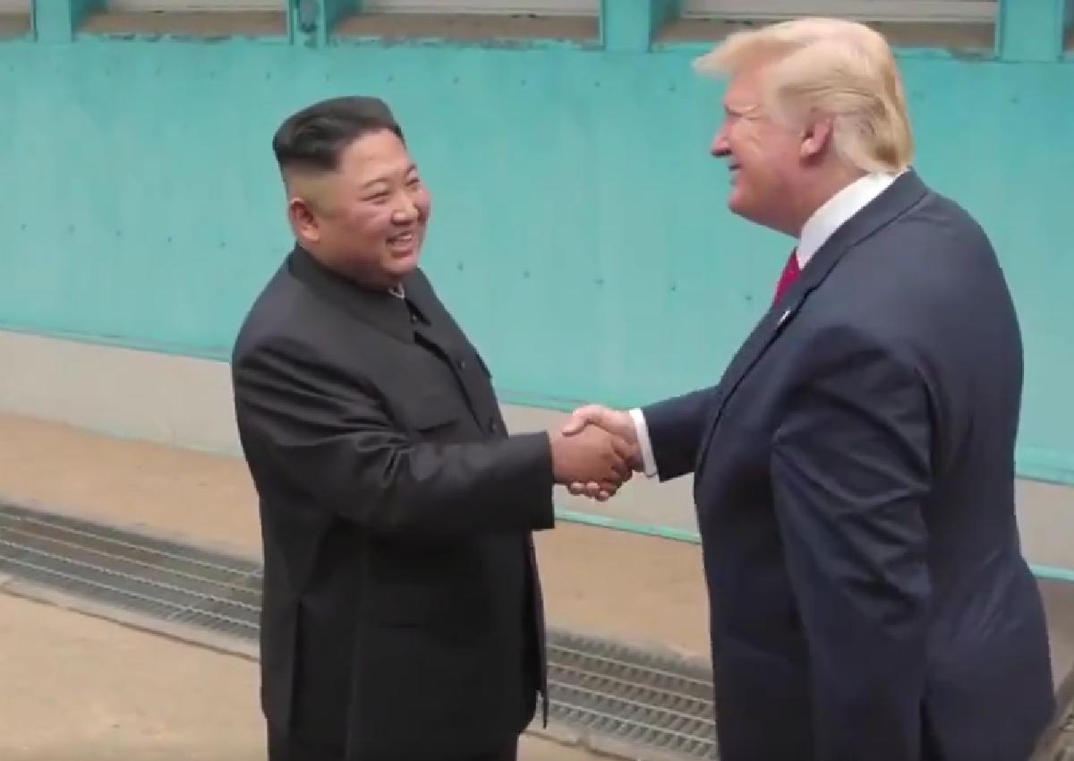 特朗普称愿意与金正恩会面！

特朗普在飞往马来西亚的空军一号飞机上接受记者采访，