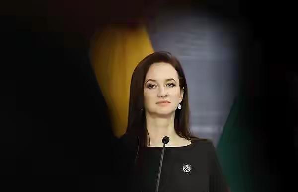 立陶宛承认对中国犯了大错，现在后悔了，想认错！立陶宛新总理说犯了巨大错误，自以为