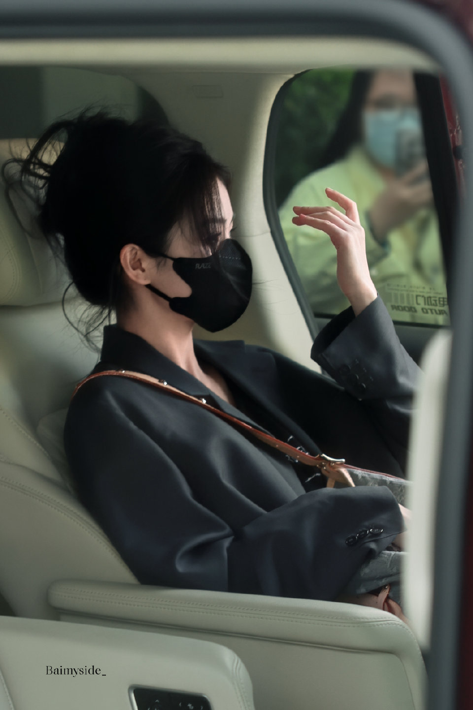 我天啊啊啊啊这简直是妈妈级别来的好帅好飒好酷好爱不管怎样我还是觉得白梦妍很适合盘