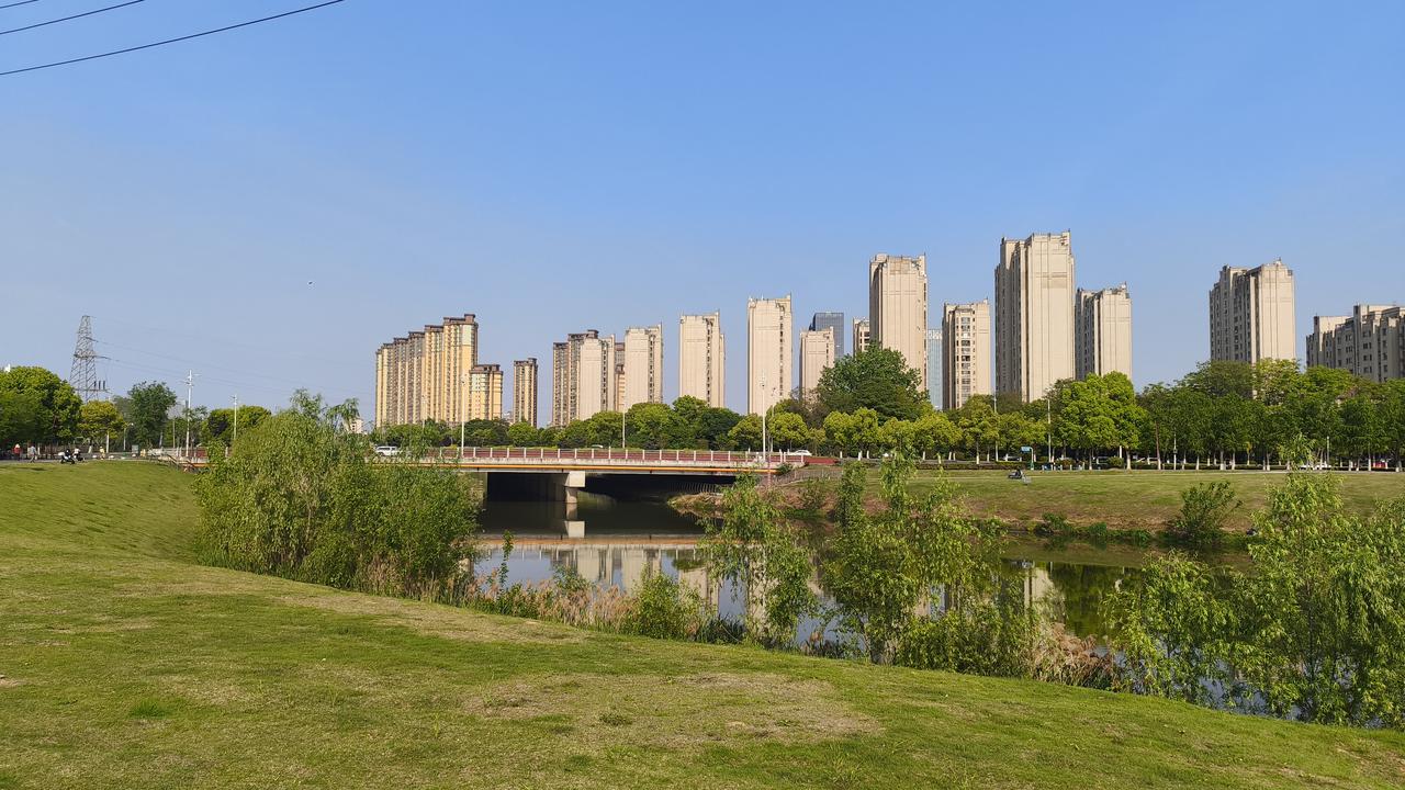 今年春天最想实现的心愿今年春天，我最想走进大自然，放空自己，好好领略春天带来的温