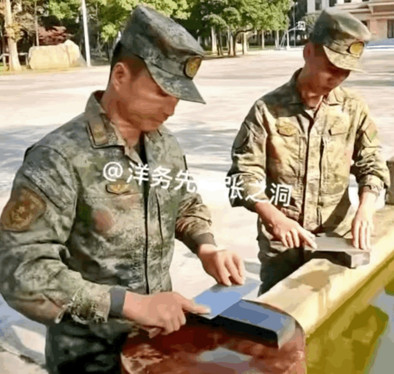 爬山拐个弯一片平地豁然开朗哎呀怎么这有个反隐身雷达啊唷，这个这么近安全不，别回去