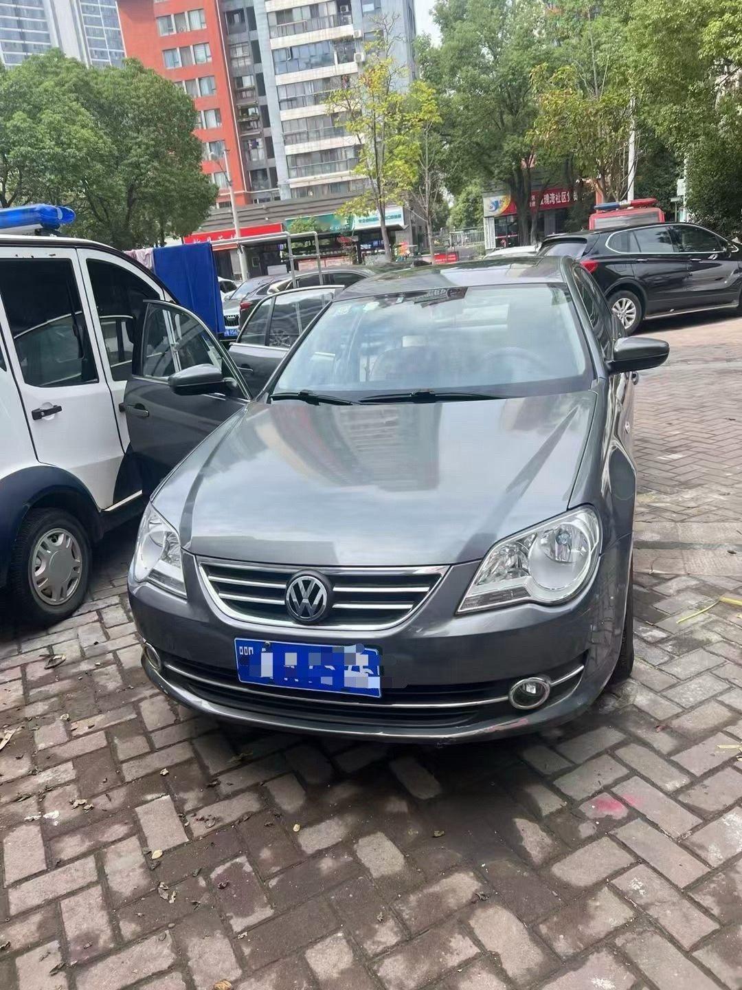 白沙洲方向拿下2011年上牌大众宝来、1.6自动、  1手车、8万多公里、 1#
