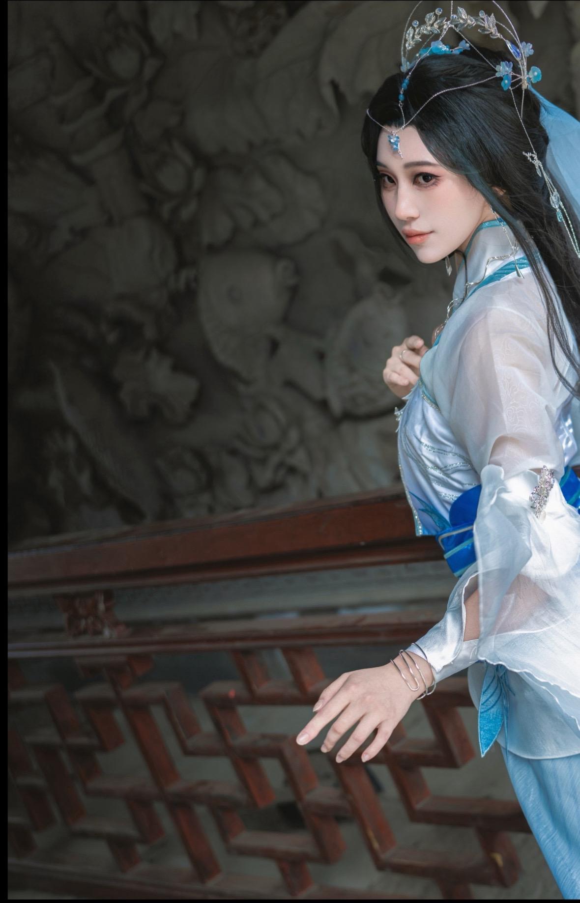 师兄，小心。