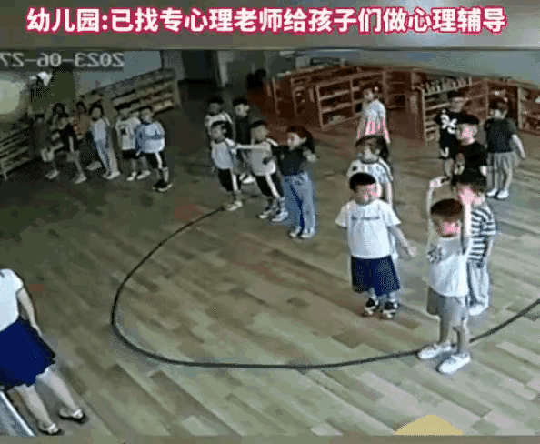 这是哪里的幼儿园，老师这是想毒害小朋友吗？