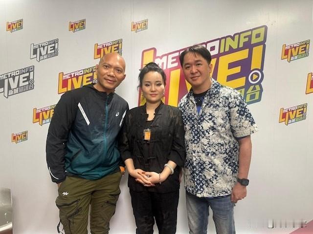 💖57岁邓兆尊疑添新欢，「四奶」真身曝光引轰动！
💖被誉为现代版「韦小宝」的