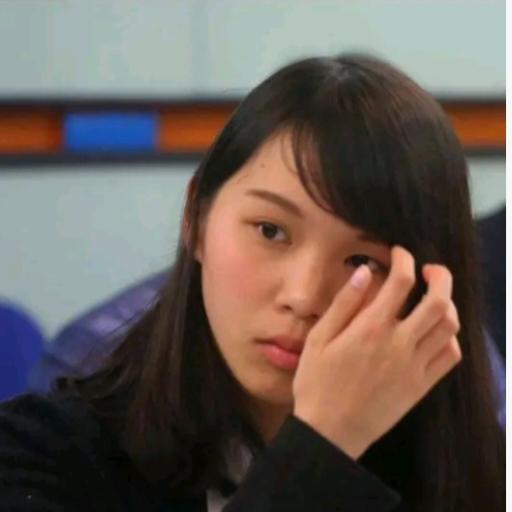 乱港分子周庭2019年被捕入狱，2020年被判刑10个月，2021年6月出狱，2