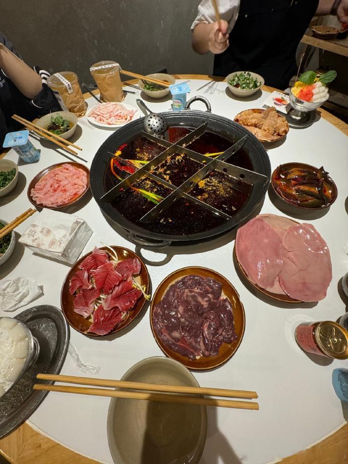吴慷仁 如果住重庆永远用不到开塞露吴慷仁也是见识到重庆火锅的威力了哈哈哈