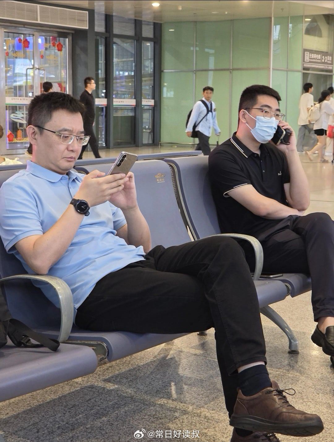 准备重出江湖，下载一个蓝色交友软件