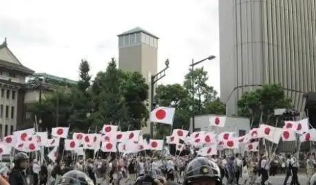 为什么现在日本越来越猖狂？

一位日本老人一语道破：“日本之所以敢跟中国叫板，说