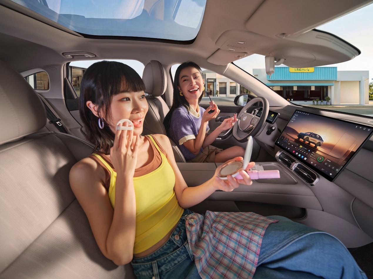 一大堆高端配置集体下放，零跑全新B系列正式上市！
 
7月16日，零跑全新B10